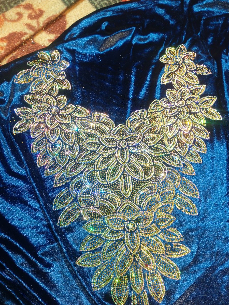 AbdulSanginsan5's tweet photo. This fabric glistens like the night sky Adorned with patterns that shimmer and shine Each delicate design feels like blooming flowers
A masterpiece where art and elegance intertwine   #Whoever wants it we have it available https://t.co/N67ALHZcOQ