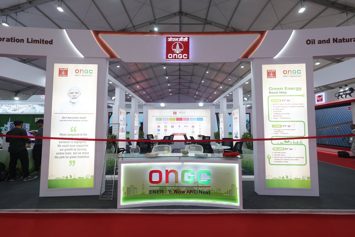ONGC_'s tweet image. Hon’ble Union Minister for @GoI_MeitY, @MIB_India, @RailMinIndia &amp;amp; I&amp;amp;B, Shri @AshwiniVaishnaw, Hon’ble Chief Minister of Gujarat, Shri @Bhupendrapbjp visited the #ONGC Pavilion at the @VibrantGujarat Regional Conference – North Gujarat in Mehsana and inaugurated the regional…