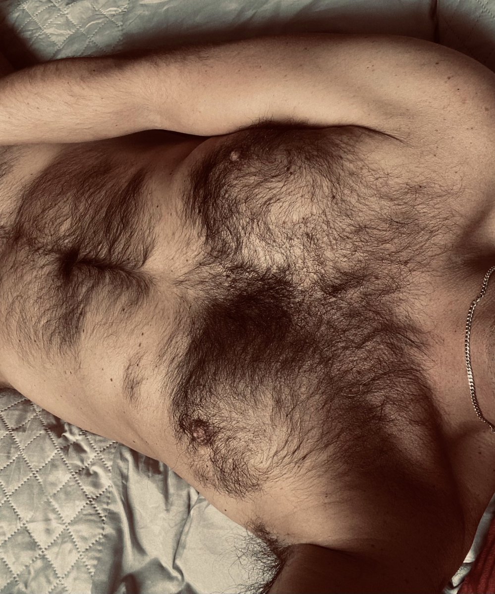 For those who like a hairy chest, feel free to stroke..👌🏼📸  #fursday