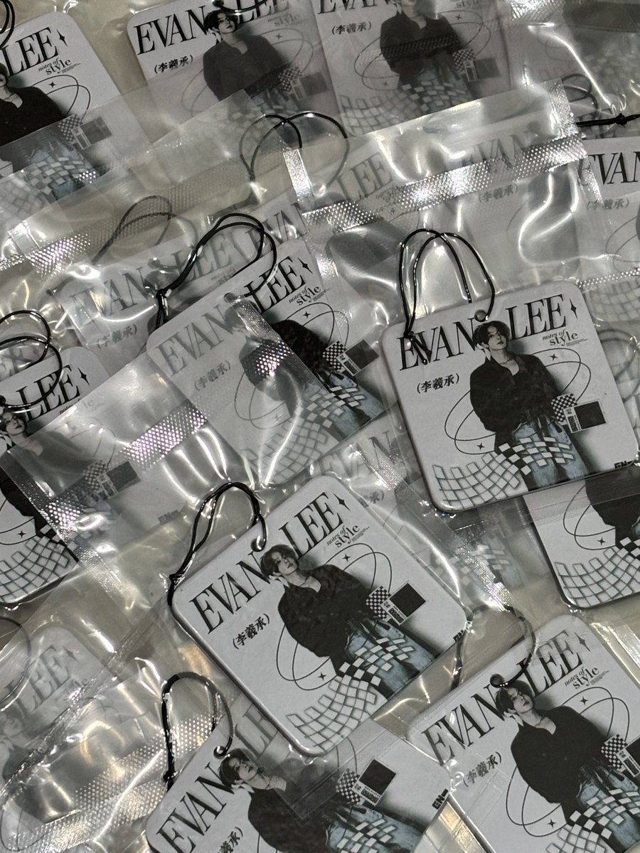 qtrosey's tweet photo. freebies for ⋆✴︎˚｡⋆ #DearHee_inKL 

ꜱᴄᴇɴᴛᴇᴅ ᴘᴀᴅ - ᴊᴏ ᴍᴀʟᴏɴᴇ ʙʟᴀᴄᴋʙᴇʀʀʏ &amp; ʙᴀʏ

venue: silver fox cafe, kl
time: walk in time slot (3/4pm)

you are welcome to trade or simply say hi to claim! https://t.co/VXXdh87URQ