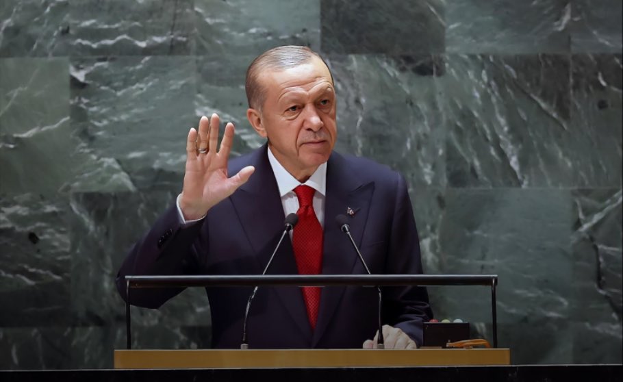 Karabağ'ı aldı, Kafkasya'da Rus etkisini azaltıyor...

Balkanlar'da kadife eliyle etkin...

Suriye'yi aldı...

Gazze'de barışı sağladı...

Türkiye'yi Gazze'ye garantör ülke yaptı...

Türkiye'yi Osmanlı bakiye coğrafyasının her noktasına doğru genleştiriyor...

Büyük Lider.