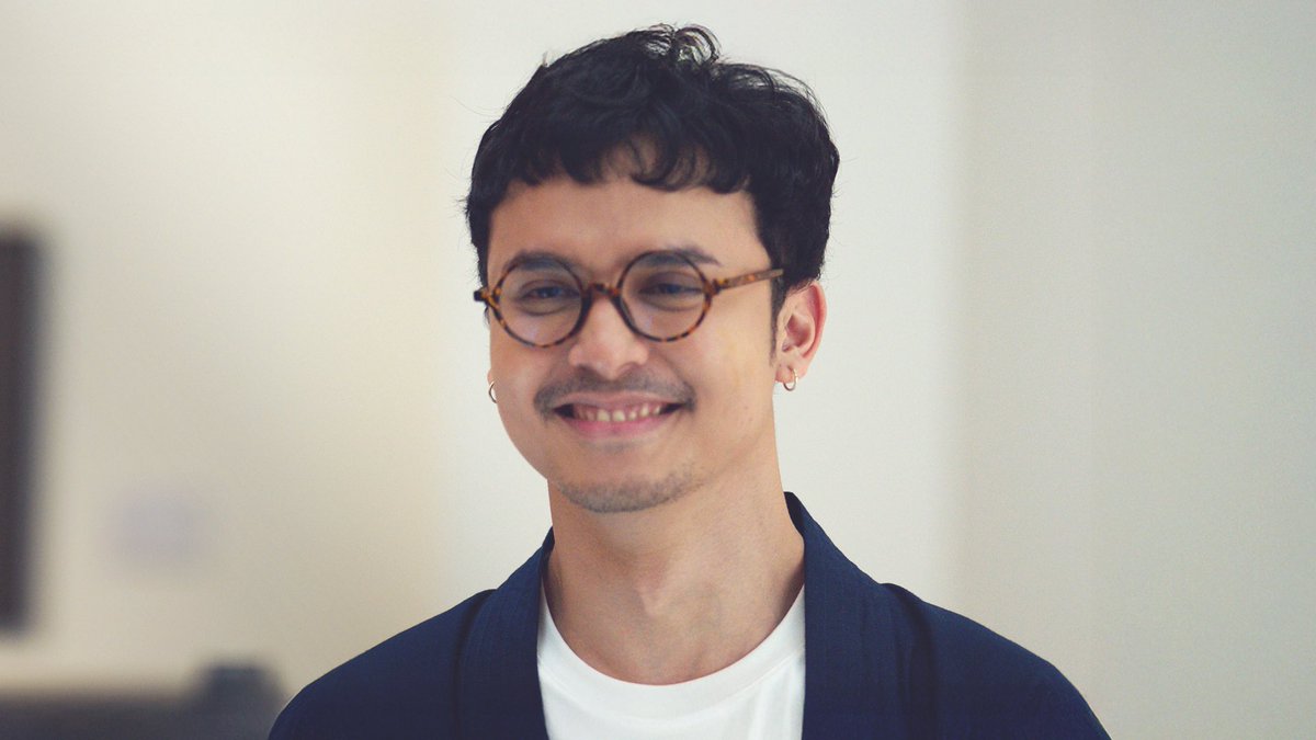 Setelah cukup agak lama, akhirnya kita punya film bertema romcom lagi yang topiknya relatable dengan kehidupan warga: pressure buat menikah.

Dengan topik yang sebenernya lumayan nyentil, tapi dikemas dengan ringan dan santai. Tapi, tentu saja pesan dari filmnya tetep mashokk~