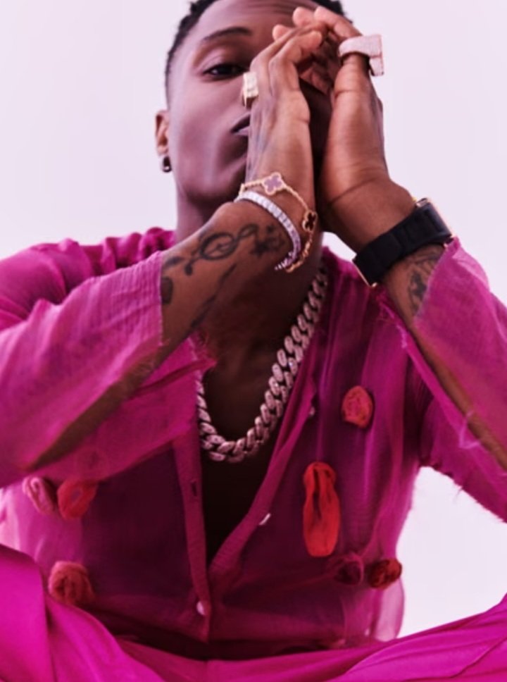 1sexybenita's tweet image. Wizkid on pink💓🦅
#wizkidfc
