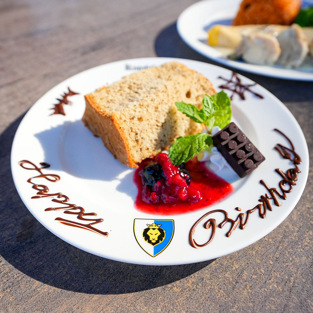 🔟月生まれのおともだち おめでとう🎉🎂 ＼ デザート注文時に｢誕生日だ