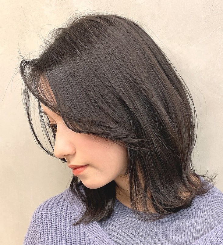 アッシュブラックは、暗いトーンでも重くなりすぎないカラー