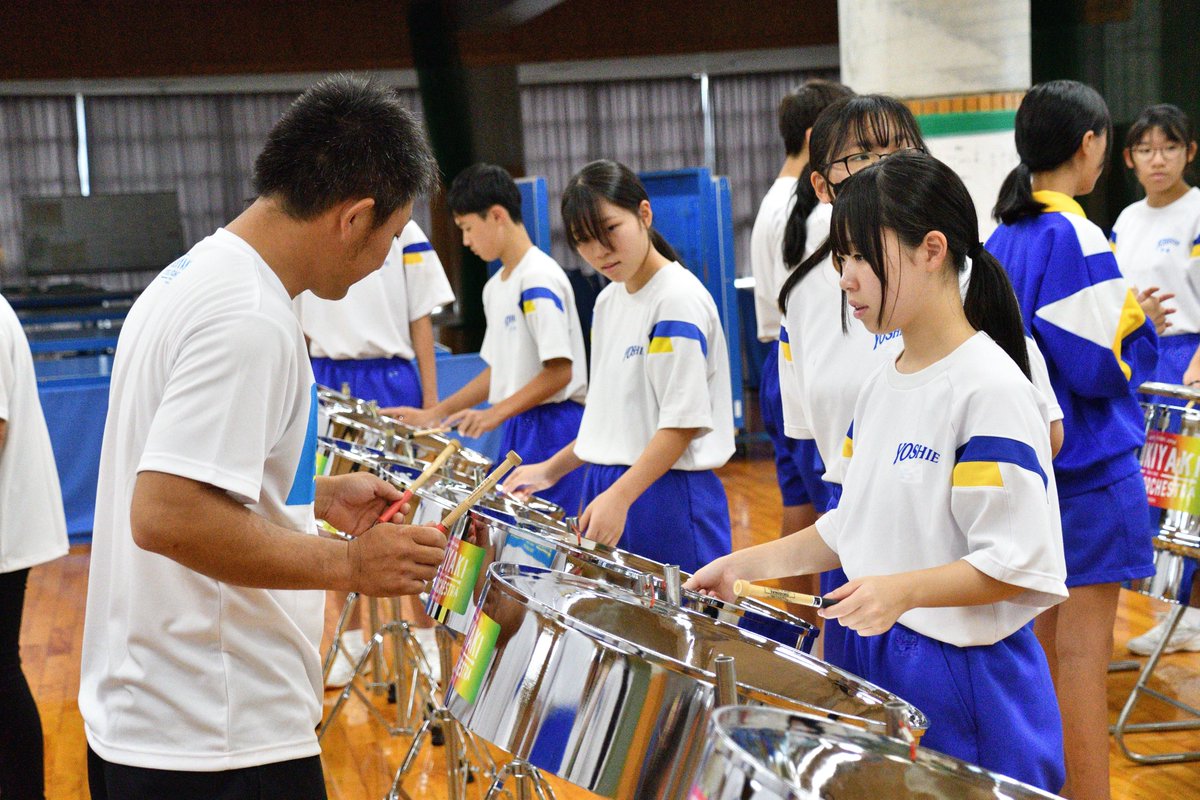 📸吉江中学校でスチールドラム体験🥁

市民楽団「スキヤキ・スティール・オーケストラ」<a href="/SSOtoyama/">SukiyakiSteelOrchest</a> の皆さんを講師に迎え、世界の音楽に挑戦！

独特のリズムに合わせ、生徒たちはノリノリで演奏を楽しみました🕺🏻🎵

#南砺市 #スキヤキ・ミーツ・ザ・ワールド #楽器体験 #スチールドラム
