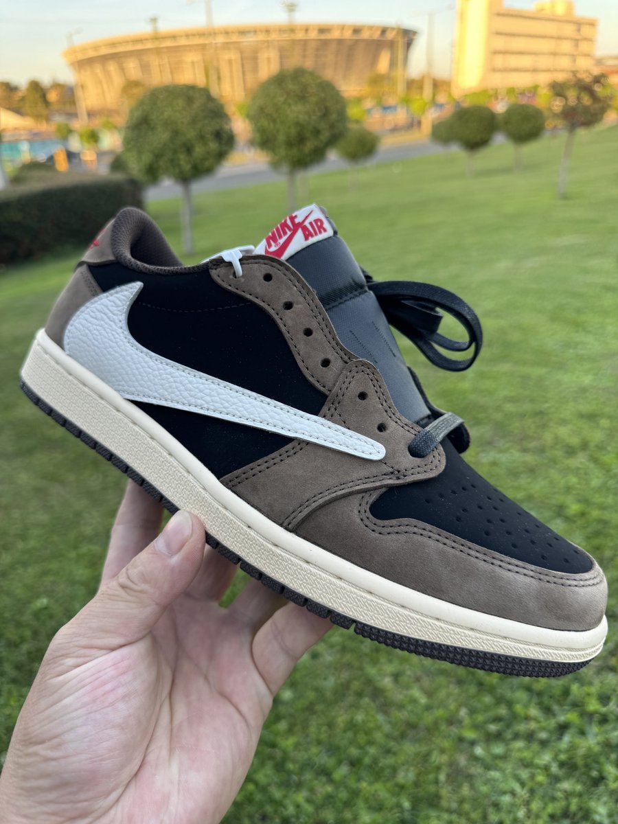 YeezyBoostLiao's tweet photo. Jordan 1 Retro Low OG SP Travis Scott Mocha🎆🎆🎆Bp stock Size:39,40,40.5,41,42,42.5,43,44,44.5,45,46,47🎊🎊🎊 https://t.co/lebdyOwmPn