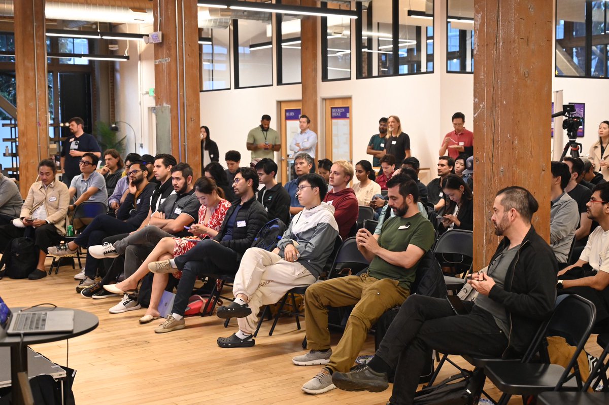 genaiassembling's tweet image. An insightful night at GenAI Assembling Ep.6 in San Francisco ⚡

Co-hosted with Alibaba Cloud @alibaba_cloud , Entrepreneurs First @join_ef and a16z Tech Week @Techweek_ . The energy in the room? Absolutely electric. ⚡

🎙️ Panelists:
•Nan Zhou: Director, Qualcomm Ventures…