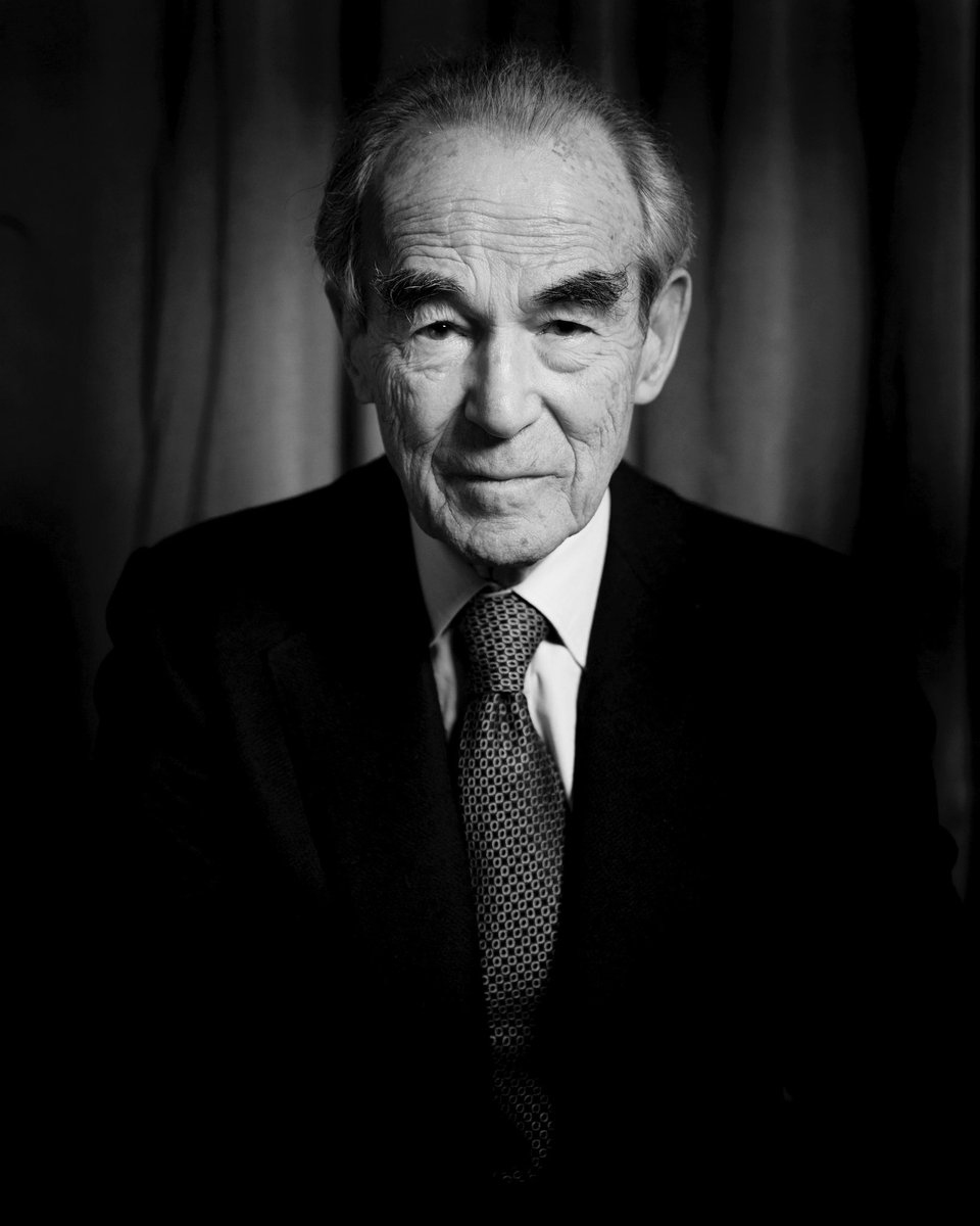 Aujourd’hui, un grand Homme entre au Panthéon. 
Robert Badinter a éclairé le droit français par son intelligence, son courage et son combat permanent contre l’injustice. 
À Marseille, j’ai demandé que la future cité judiciaire porte son nom, en hommage à celui à qui nous devons
