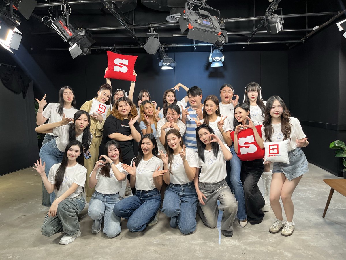 ขอบคุณพี่ๆ Sanook มากๆ ค่ะ สนุกสมชื่อจริงๆ คร้า

#InThe8ightPressTour 
#InThe8ight