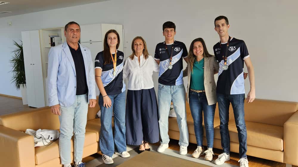 🏀 <a href="/LuisaSanchzVigo/">Luisa Sánchez</a> felicita a Adrián Pereira, Sergio González e Sofía Pérez por representarnos no Campionato de Seleccións Autonómicas de Basket 3x3

O baloncesto 3×3 galego rexistrou en Melilla uns excelentes resultados con tres medallas

Parabéns á <a href="/FGB_Baloncesto/">FGB</a> 👏