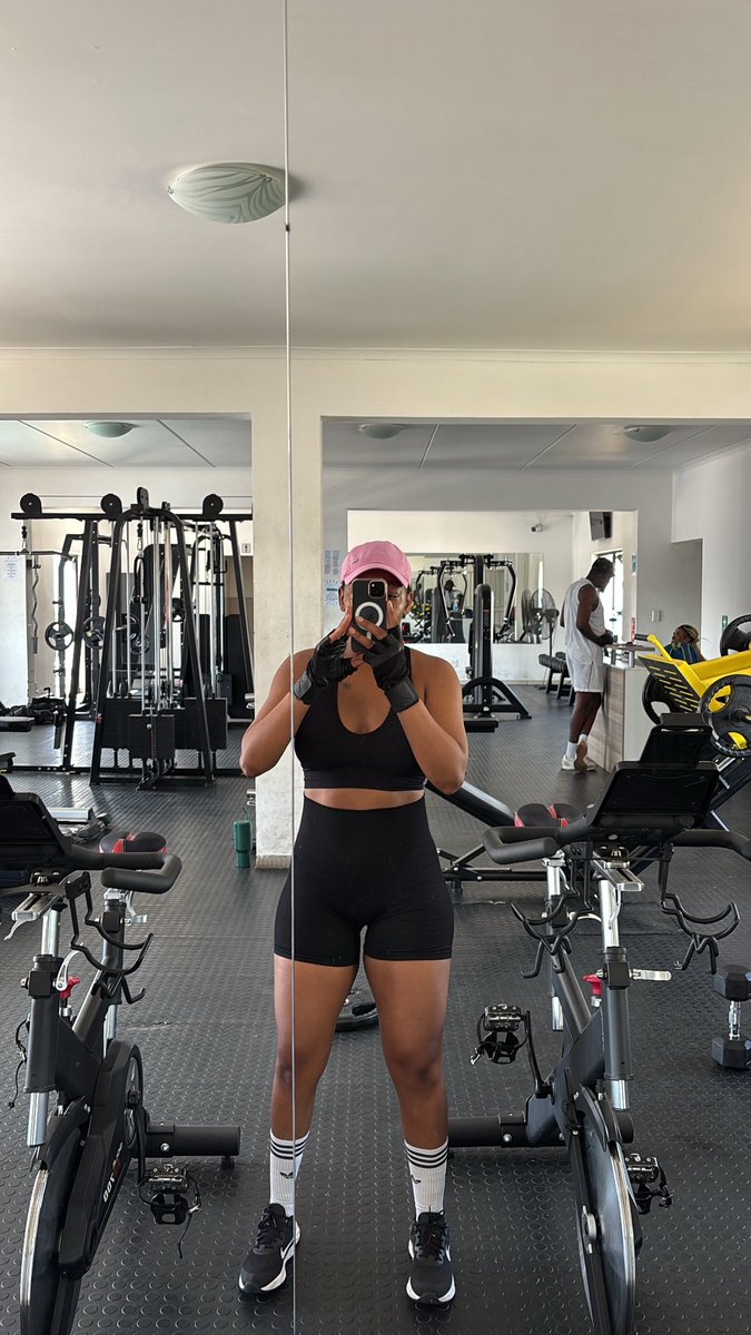 Just a girl who enjoys going to the gym ✨