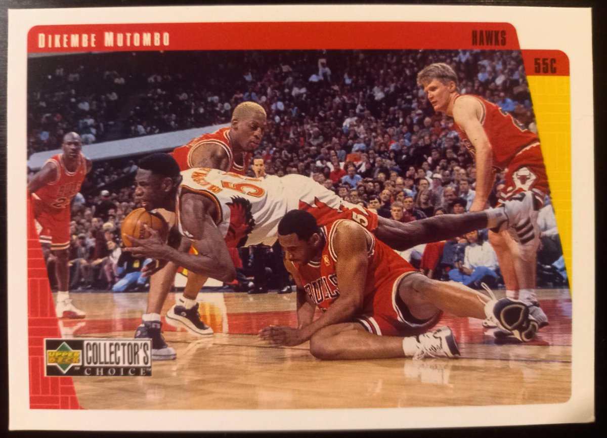 Long-forgotten base cards have no business being this awesome. Dikembe vs. the world!!!! 🔥🏀🌍