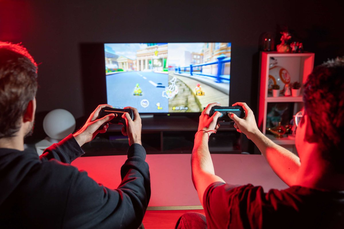 KonixInteract's tweet image. Marre de voir tes Joy-Con glisser de tes mains comme des savonnettes ? 🧼😂

Avec les Joy-Con Grip, finis les galères : tes Joy-Con se transforment en vraies manettes ! 🚀

Bon, t’as plus d’excuses pour perdre ta partie… sauf si tu joues vraiment mal 👀😉