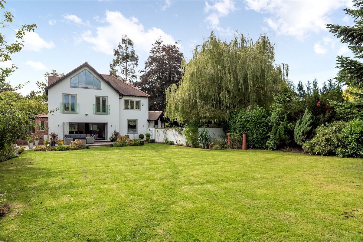 #NEWLISTING

Broad Lane, #Hale

A stunning, bespoke detached family residence occupying a generous corner plot of just under half an acre, situated on one of Hale’s most prestigious residential roads. Guide price £2,295,000.

jackson-stops.co.uk/properties/210…

#halepropertysales
