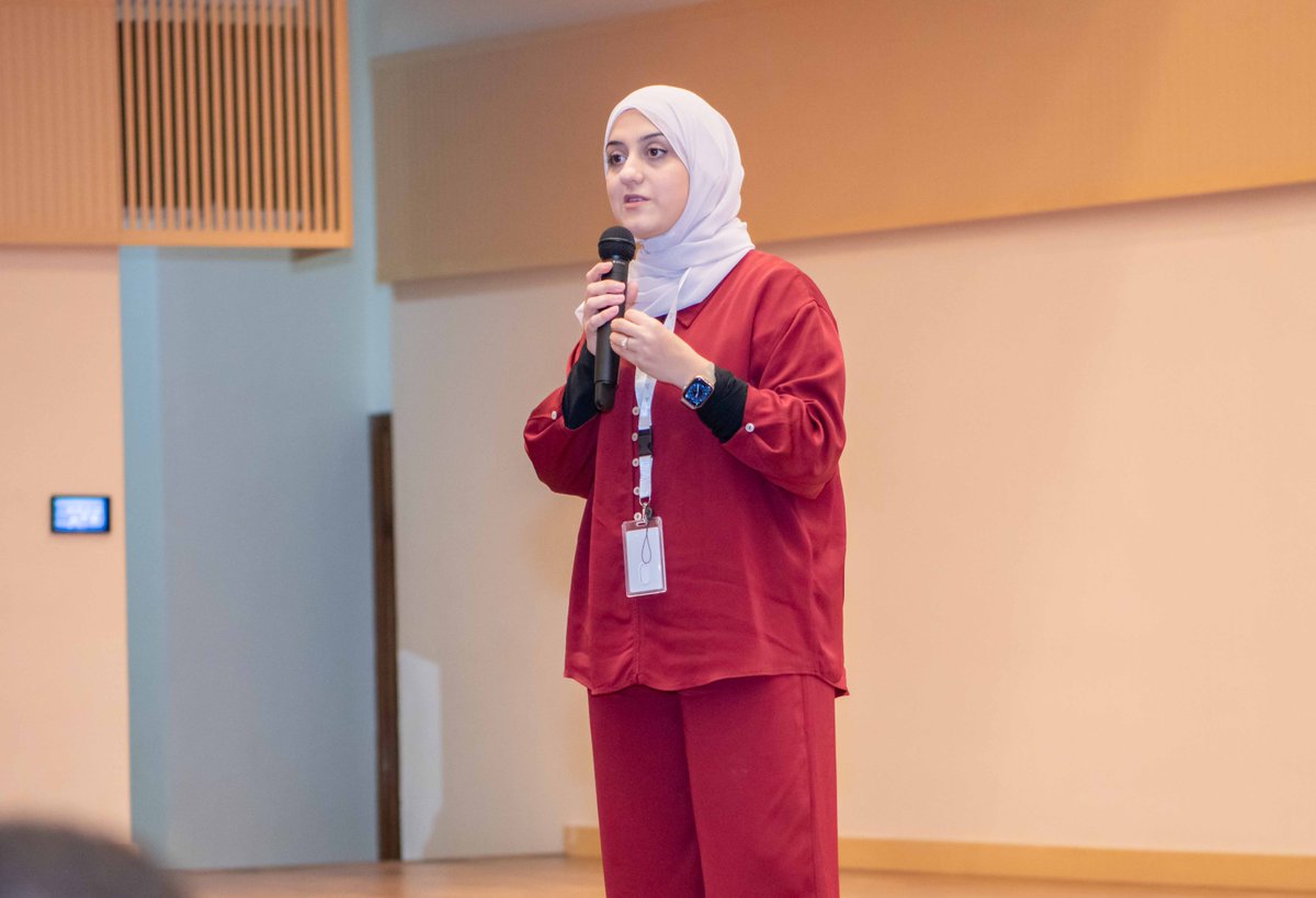 لقطات من أسبوع التطوير المهني الذي نظمه مكتب الخريجين في مقري العين وأبوظبي بالتعاون مع كل من: إنجاز الإمارات، ومؤسسة الإمارات، وأكاديمية أبوظبي العالمية، والذي تضمّن سلسلة من الورش والجلسات التفاعلية الهادفة إلى تمكين الطلبة والخريجين بالمهارات والمعرفة اللازمة لسوق العمل.