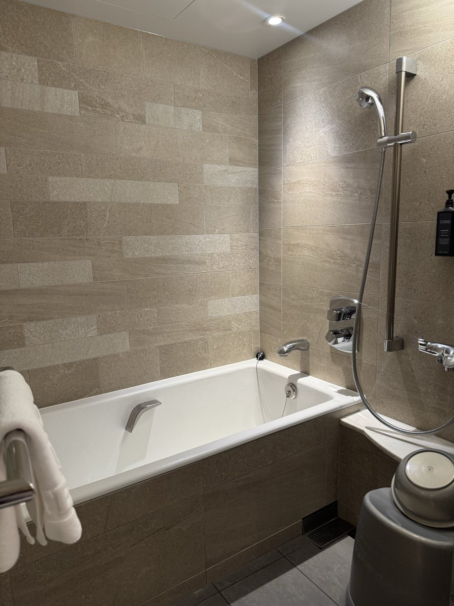 東京白金台にある『シェラトン都ホテル東京』へ✨

和の伝統と洋のモダンが融合した、シンプルでクラス感あふれるゲストルームは
ゆっくり安らげる空間🌿

クラブラウンジでの朝食も美味しいし
家族や友達と、また大切な人と行きたい施設です✨