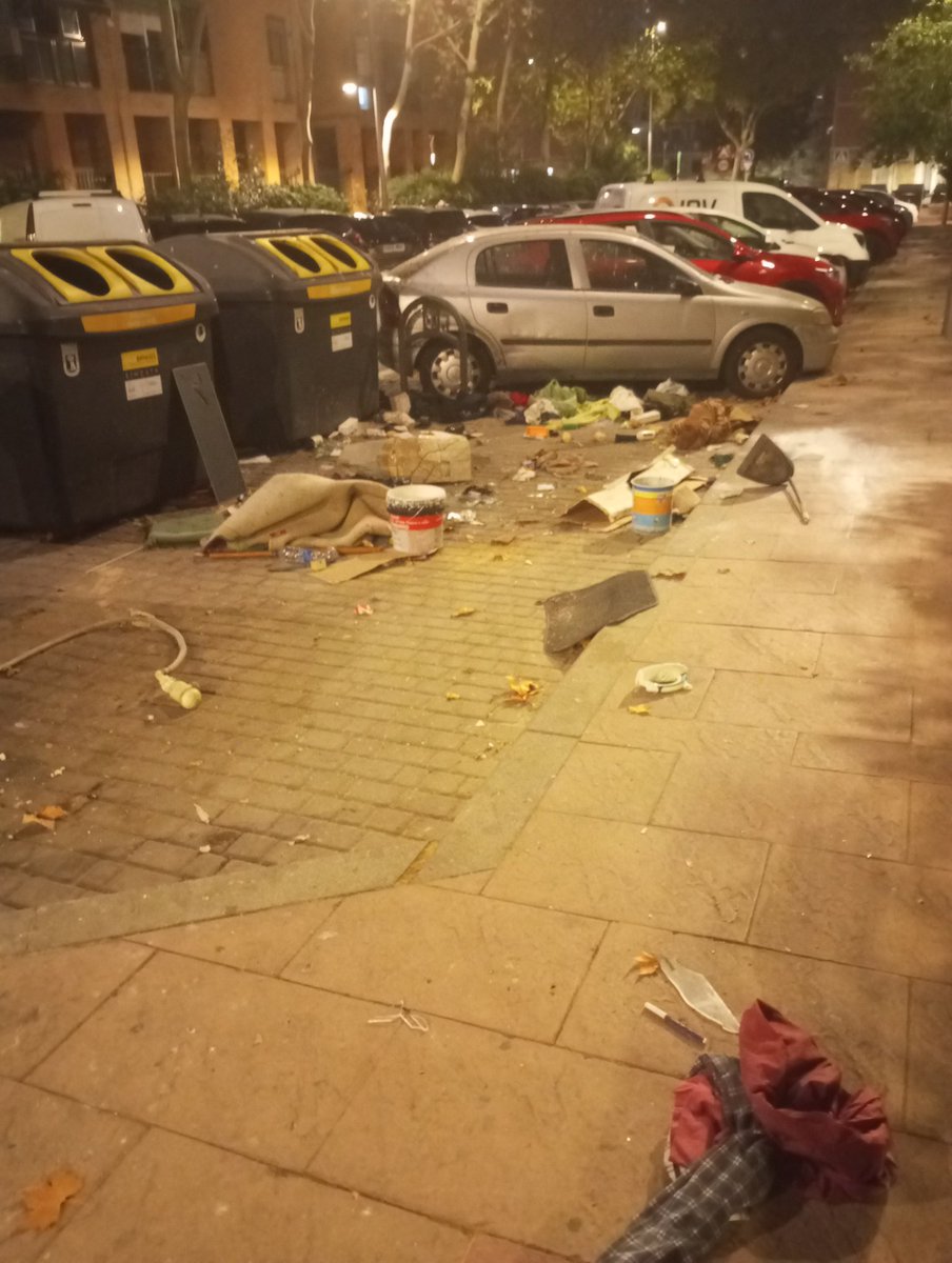 Vamos con la roña del jueves!
#simancasabandonado
#madridestasucio
#sanblasabandonado