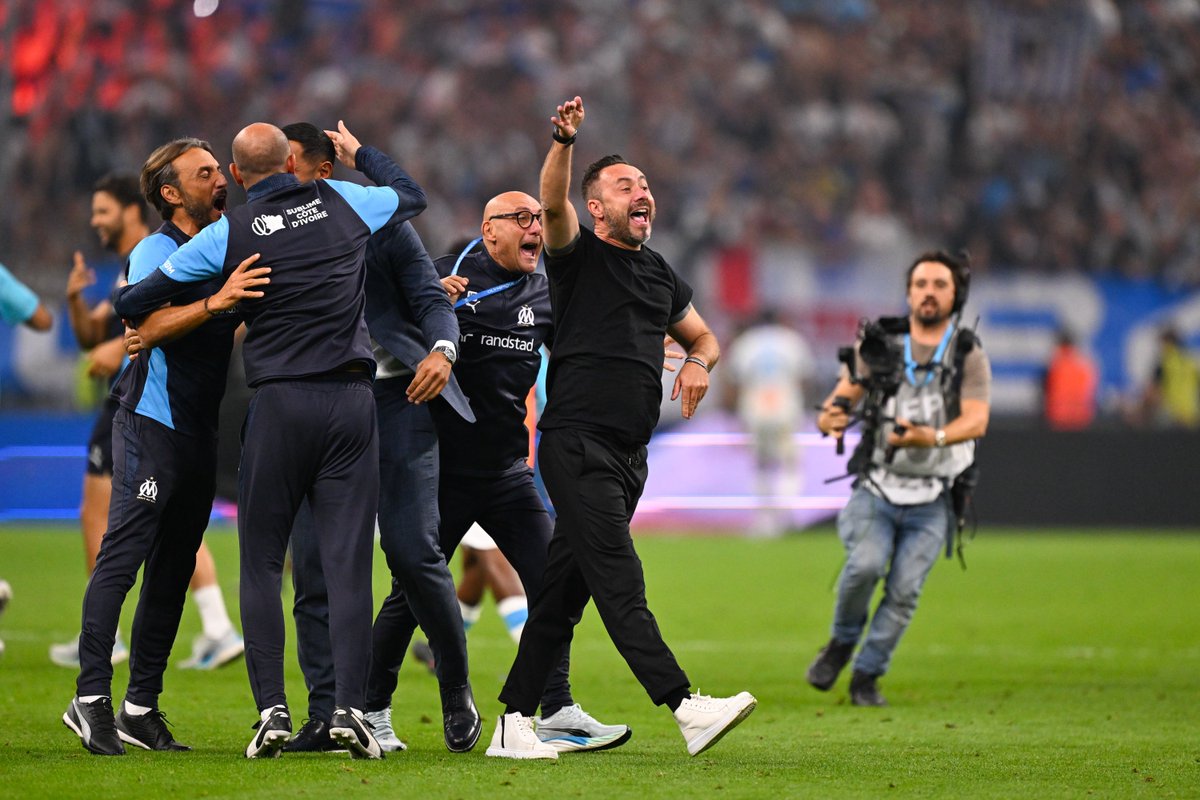 Roberto De Zerbi 🇮🇹 : « La façon de vivre le football à Marseille est celle qui me convient. 💙🤍

Je ne sais pas si je suis l’entraîneur idéal pour eux, 𝗠𝗔𝗜𝗦 𝗖'𝗘𝗦𝗧 𝗟𝗘 𝗟𝗜𝗘𝗨 𝗜𝗗𝗘́𝗔𝗟 𝗣𝗢𝗨𝗥 𝗠𝗢𝗜.

Toutes les contradictions sociales sont oubliées pendant 90