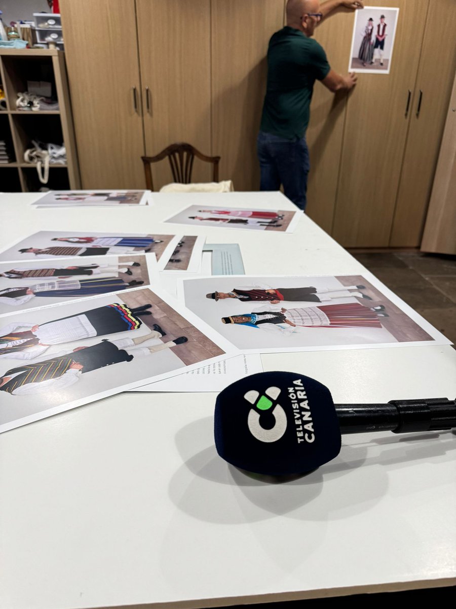 ✨🗣️ #Divulgación Momentos de la grabación para <a href="/RTVCes/">RTVC</a>, donde Consejo Sectorial <a href="/IndumentariaTfe/">Indumentaria de Tenerife</a> <a href="/CabildoTenerife/">Cabildo de Tenerife</a> te invitan a descubrir la Carpeta de Láminas de la Indumentaria Tradicional Canaria 2026...