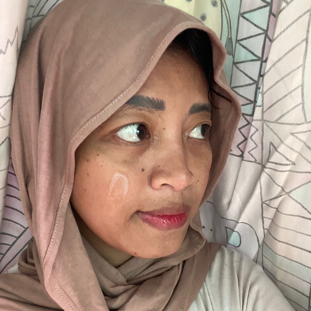 Pasti sering bgt nemuin moisturizer yang lembapnya cuma selewat doang kyk es batu yg gampang cair 🫠🧊