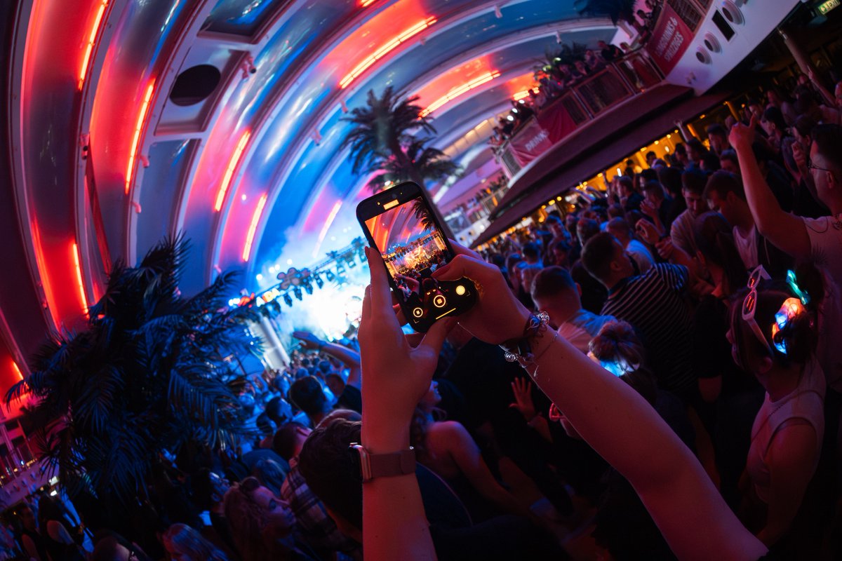 Reise_Blog's tweet image. Leinen los: 8. - 12.6.2026 #AIDAprima wird zur #AIDAFestivalCruise – ab #Hamburg zur #Nordsee mit 32 Live-Acts! Headliner: #SDP, dazu #Clueso, #Bausa & mehr. Wer ist dabei? 👉 aida.de/erlebnisse/aid… #Kreuzfahrt #Party #AIDA
