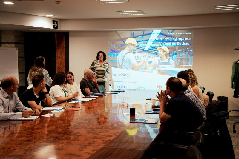 📢Gaur, @CEBEKen LH Dualeko instruktoreak prestatzeko jardunaldi berri bat egingo dugu.
Hoy celebramos una nueva jornada de formación de instructores de FP Dual junto a <a href="/hezkuntzaEJGV/">Hezkuntza Saila - Departamento de Educación</a>, <a href="/FPeuskadi/">FPeuskadi</a> y con la participación del centro CIFP Santurtzi LHII <a href="/fpsanturtzilh/">FP Santurtzi LH</a>