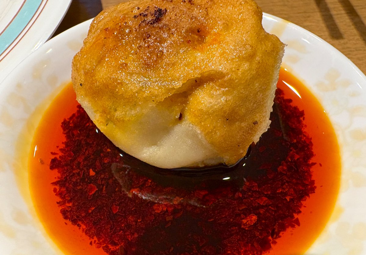 LUCH1187's tweet image. #第7ギョーザの店に
おじゃまいたしました😂🙇
クセになる辛い赤い魔法の油😋
#ラヴィッツエンターテインメント
虹コンさんがダイスキの
ことはちゃんといただきます🙏🙇
@kotoha_loveits