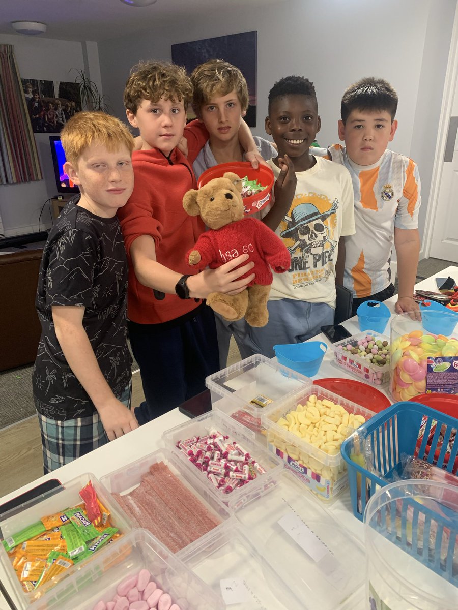 The Berewall boys had a visit from the BSA Bear last night. He was treated to range of activities from Jenga, watching the sunset, practicing the piano with Tomas and of course…..tuck! We hope he enjoyed his stay. 😁 <a href="/BSAboarding/">BSA Boarding</a> <a href="/_MpsBoarding/">Millfield Prep Boarding</a>