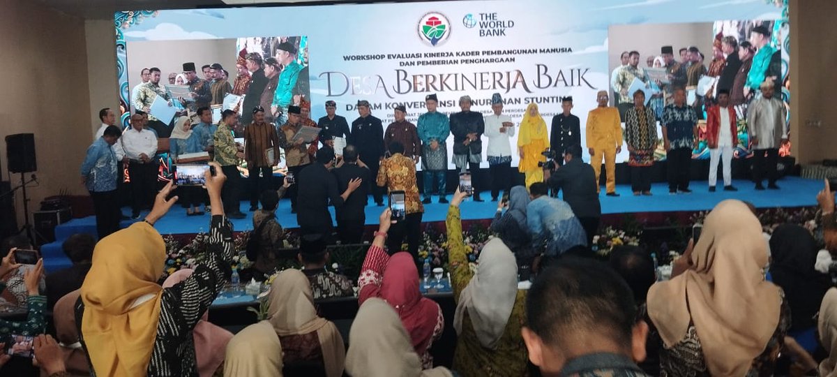 MuhammadSaddan6's tweet photo. Mari bersama memperkuat peran Tenaga Pendamping Profesional dan Kader Pembangunan Manusia dalam percepatan penurunan stunting menuju *Zero Stunting* dan Desa Berkinerja Baik 2025

#KemendesaPDTT #DesaBerkinerjaBaik #Stunting #KPM #WorkshopKPM #PembangunanManusia #DesaTangguh https://t.co/lTFfwLqBp9