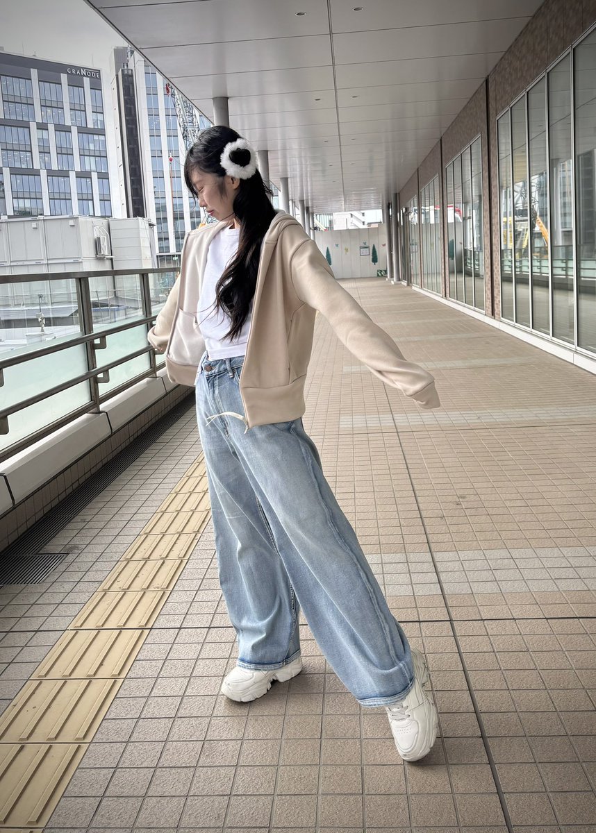 ダンサーズデニム新発売👖】 蹴る・しゃがむ・跳ぶ どんな動きでも