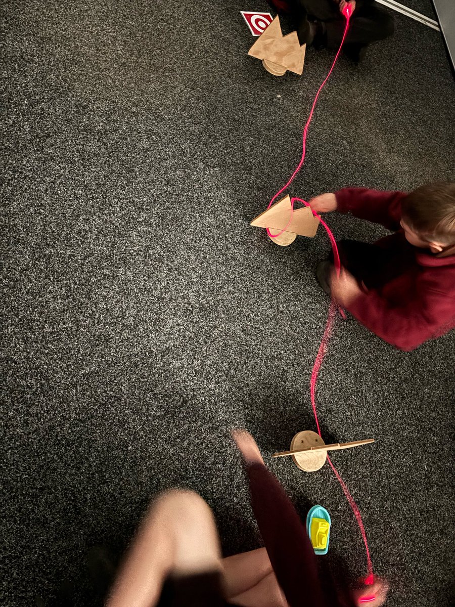 SpringfieldPri1's tweet image. Y5/6 had a fantastic day at Magna yesterday. We were immersed into the 4 elements: Earth, Wind, Water, Fire and also had an excellent time learning about light in our workshop.