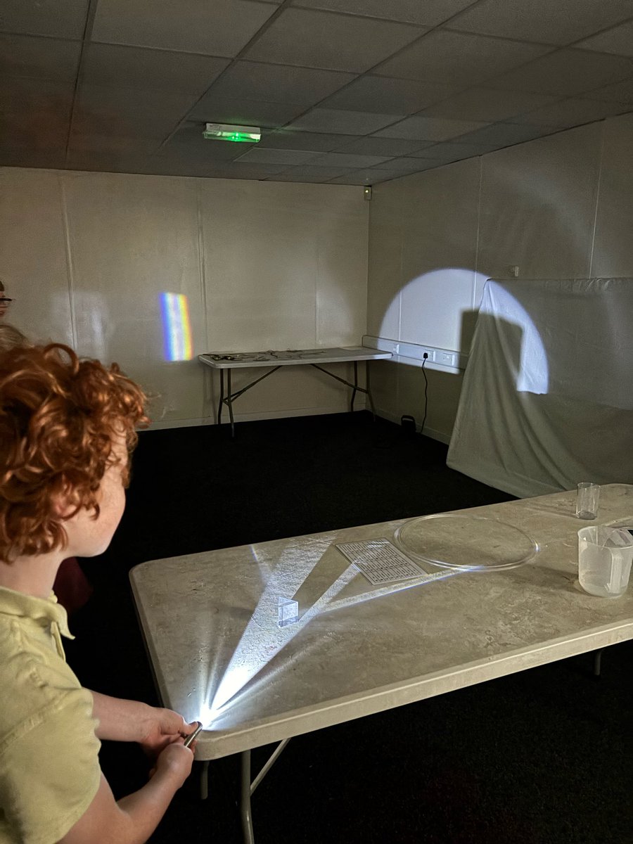 SpringfieldPri1's tweet image. Y5/6 had a fantastic day at Magna yesterday. We were immersed into the 4 elements: Earth, Wind, Water, Fire and also had an excellent time learning about light in our workshop.