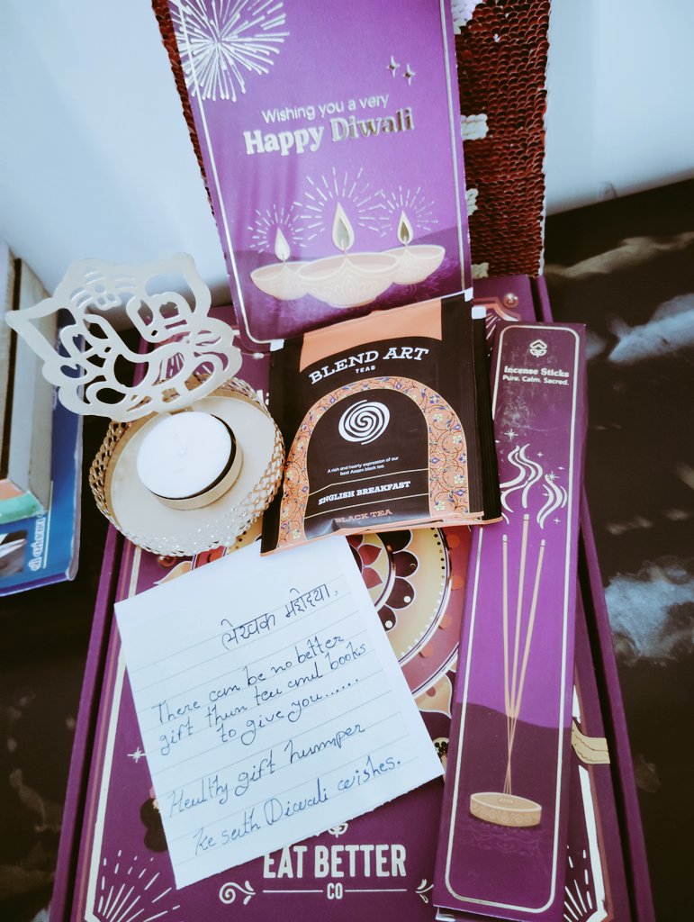 कुछ तोहफे ऐसे होते है जो हमारी छोटी छोटी आदतों को ध्यान में रखकर दिए जाते है।♥️
(Thanks to my one well wisher to giving me this diwali hamper 😊)

#Random_pic 
#छोटी_छोटी_खुशियां