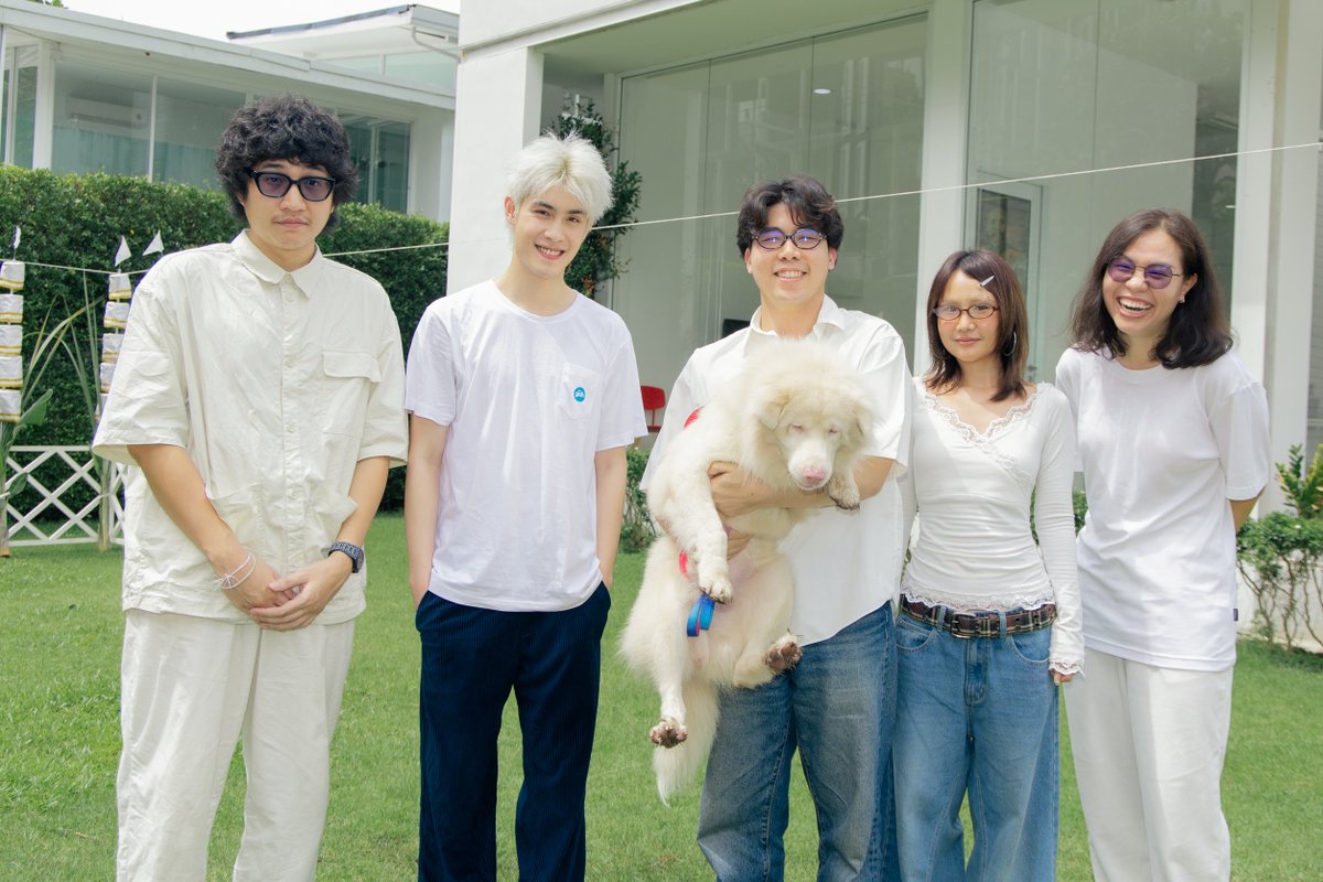 'GDH' เปิดกล้อง 'โกฮัง'
ภาพยนตร์ที่รักแท้มี 4 ขา ของ 1 หมา 3 เจ้านาย
บวงสรวง ภาพยนตร์ “GOHAN (โกฮัง)” (Working Title)
#GohanMoviefamily
เรื่องราวความผูกพัน ของ 1 หมา กับ 3 เจ้านาย นำแสดงโดย นักแสดง 3 สัญชาติ ไทย ญี่ปุ่น เมียนมา เจ้านาย #jaonaay ตู-ต้นตะวัน #tontawan