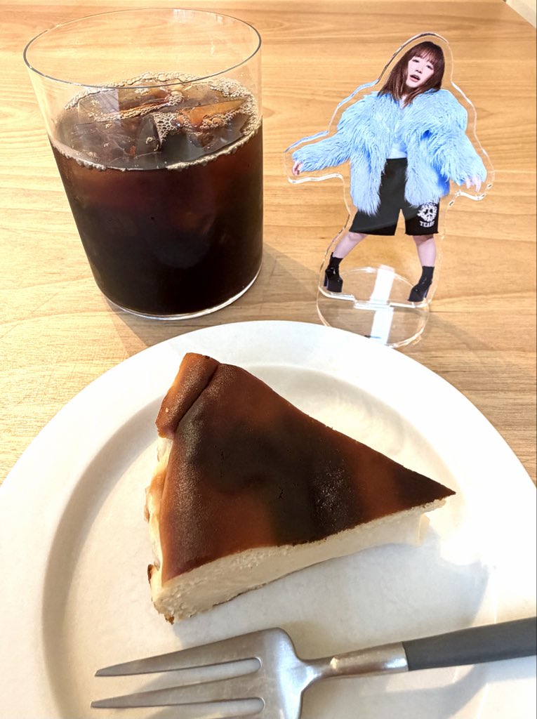 varamara's tweet image. 新富町のJÉRÔME KISSA CAFÉで
栗のバスクチーズケーキだよYUKIちゃーん💕
既に3度目の訪問!
抹茶、ノーマルと来て、今回は今月のフレーバーの栗🌰
美味し過ぎるー
最高過ぎて秒で消えた
毎月フレーバーが変わるから毎月1回は来るつもりなんだけど、栗が美味し過ぎて、今月はもう一回来てしまいそう