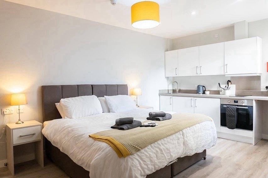 staylets1's tweet image. Looking for more than just a place to sleep? 
#StayLets gives you space to live, work, recharge — your way!

🔸Stylish serviced apartments
🔸No hidden fees
🔸Best rates when you #BookDirect

🌐  buff.ly/1ZFOb9V
📧 ask@staylets.co.uk

#ServicedApartments #ShortLet