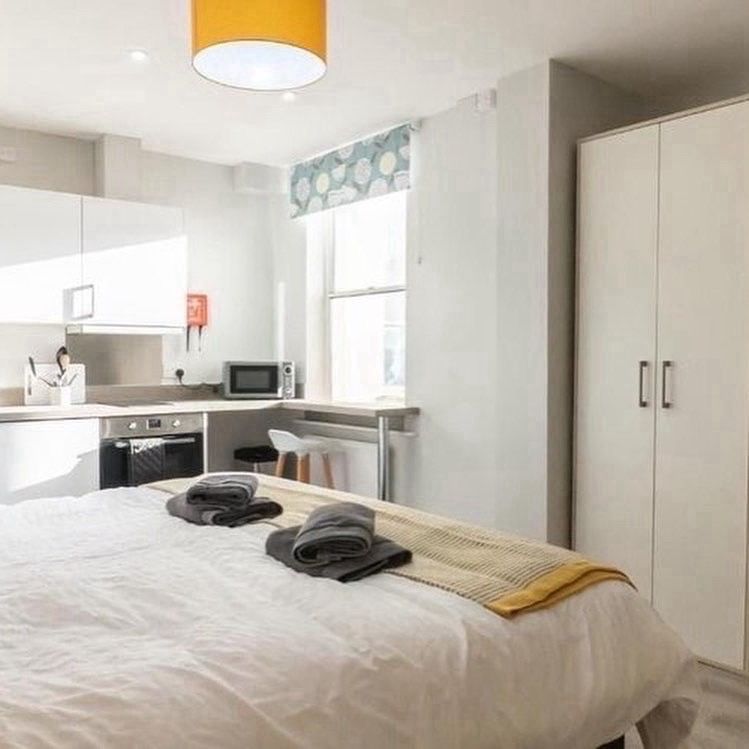 staylets1's tweet image. Looking for more than just a place to sleep? 
#StayLets gives you space to live, work, recharge — your way!

🔸Stylish serviced apartments
🔸No hidden fees
🔸Best rates when you #BookDirect

🌐  buff.ly/1ZFOb9V
📧 ask@staylets.co.uk

#ServicedApartments #ShortLet