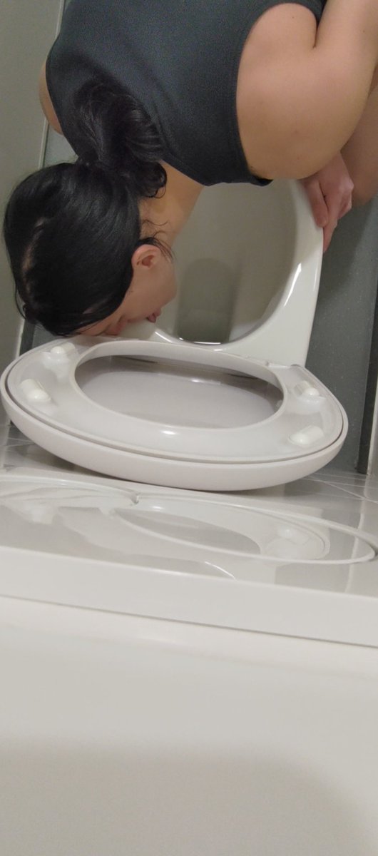 Amgemora's tweet photo. #toilet #lick #public https://t.co/ukRhvtn3s8