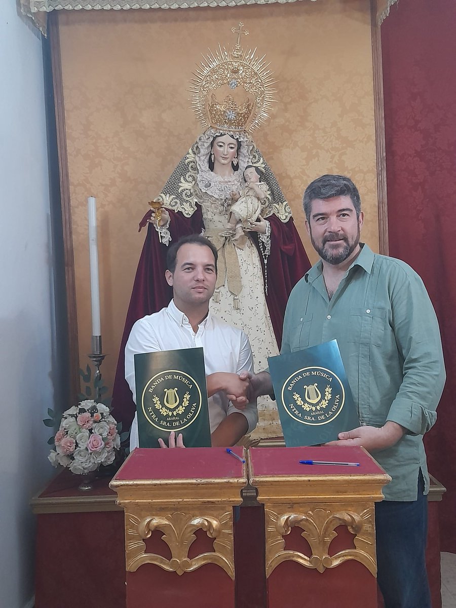 AccDelAmparo's tweet photo. En la tarde de ayer se formalizó el acompañamiento de María Santísima del Amparo para el 25 de Octubre con la Banda de Musica Ntra. Sra. De la Oliva  de la localidad sevillana  de Arahal.
 
Queremos agradecer  buen trato recibido en todo momento. https://t.co/fEID3F5aCc