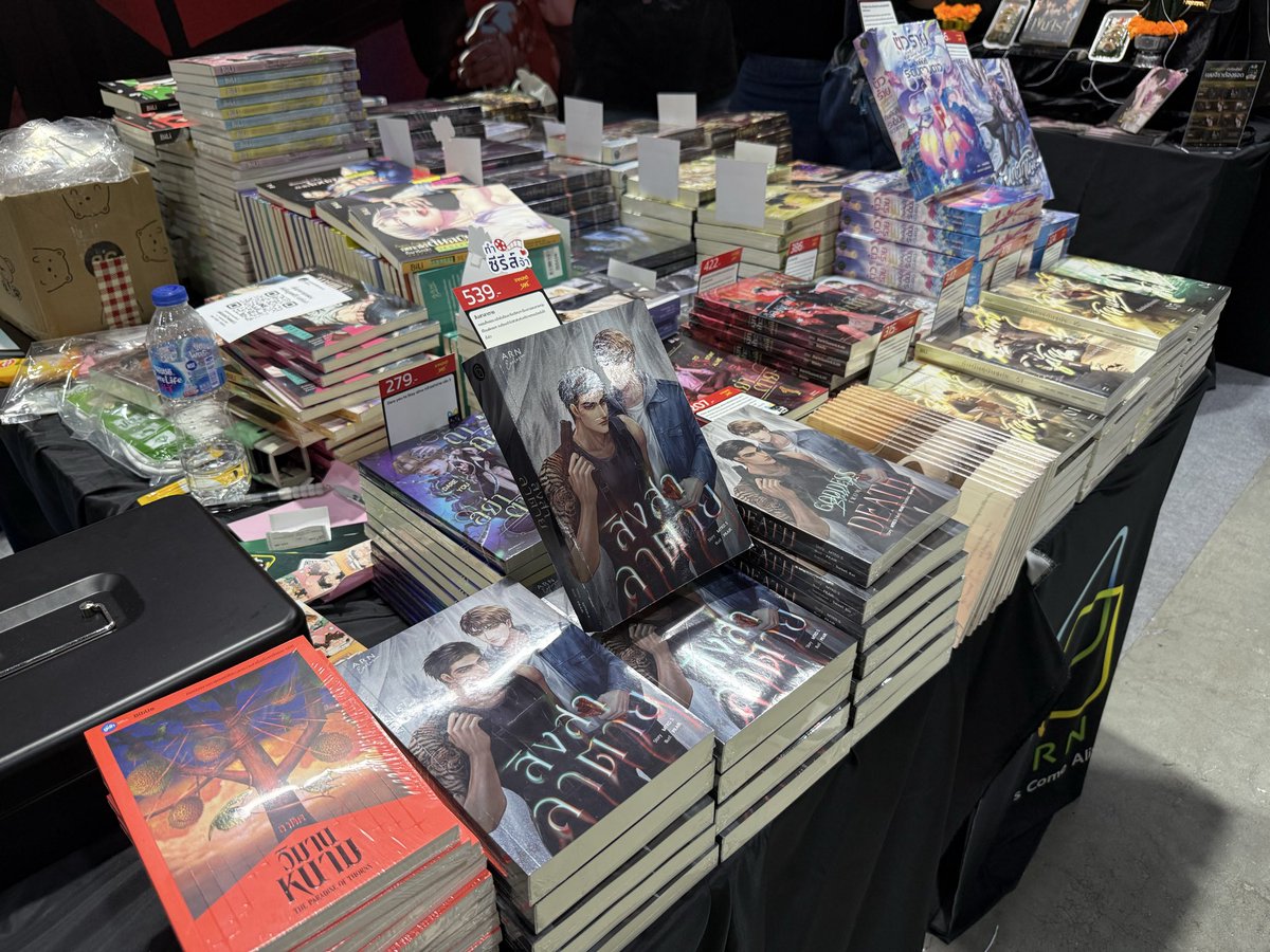ArnBook_App's tweet photo. #งานหนังสือ วันแรกคึกคักมาก ๆ เลยครับ 🥰 เพื่อน ๆ ที่มางานมาพบกันได้ที่บูธ #ARNBOOKB32 นะครับ หนังสือดี ๆ พรีเมียมปัง ๆ บูธงาม ๆ รอเพื่อน ๆ อยู่น้า

มาได้เลยที่งานมหกรรมหนังสือระดับชาติครั้งที่ 30
วันที่ 9 - 19 ตุลาคม 2568
ณ ศูนย์ประชุมแห่งชาติสิริกิติ์

#ARN #ARNApplication https://t.co/lnb82eilmn