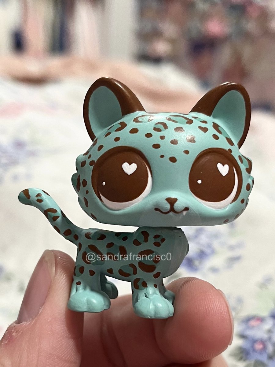 going on a big trip soon so if anyone wants to c0mmission me that would be so cool :D !!