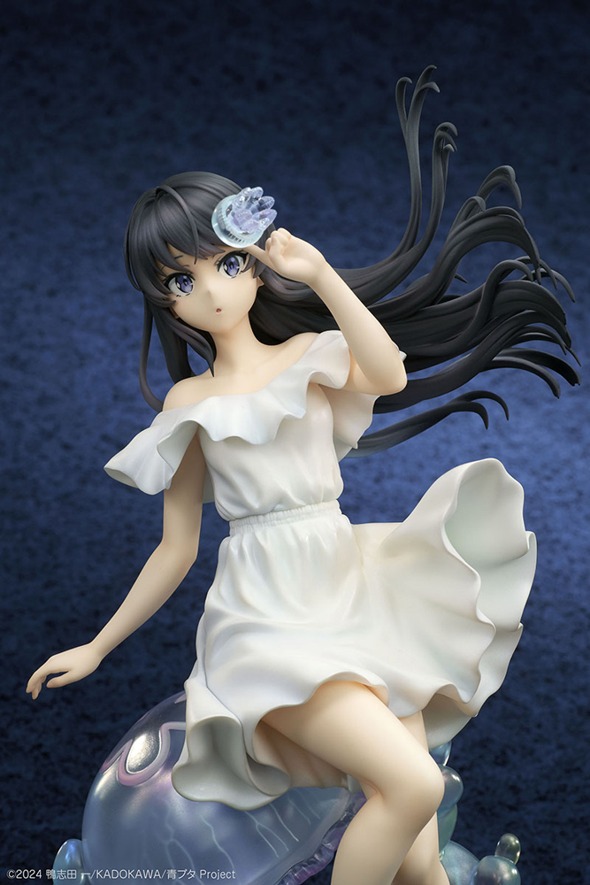 amiamihobbynews's tweet image. 台座には、クラゲと気泡をイメージした透明感あふれるクリアパーツを贅沢に使用🫧

アニメ『青春ブタ野郎』シリーズより、透明感と静けさをまとう「桜島麻衣」の1/7スケールフィギュアが登場！COCOストアにて発売決定！
news.amiami.jp/topics/2025/10…

#あみにゅー #青ブタ