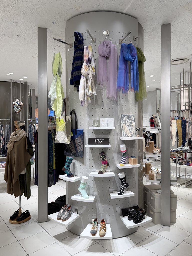 【新宿伊勢丹購入|2025SS新作販売中✨】CELINE シルクツイル 新宿伊勢丹購入|2025SS新作販売中✨】CELINE シルクツイル