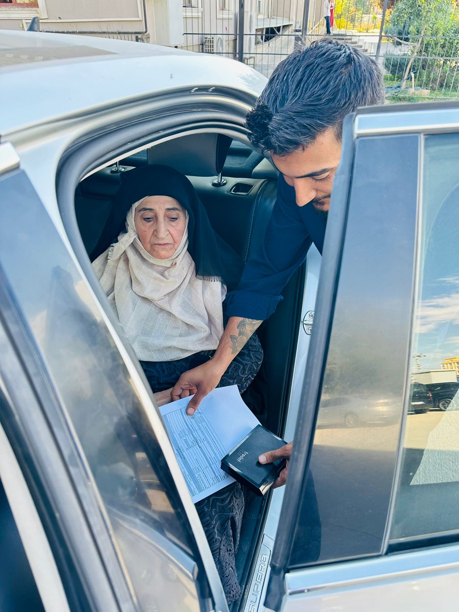 Rahatsızlığı nedeni ile müdürlüğümüze gelemeyen vatandaşımızın işlemini yaparak hayır duasını aldık.#HayatınızınHerAnında <a href="/TCNufus/">Nüfus ve Vatandaşlık İşleri Genel Müdürlüğü</a> <a href="/Mardin_Valiligi/">Mardin Valiliği</a> <a href="/KiziltepeKymlk/">T.C. Kızıltepe Kaymakamlığı</a> <a href="/mardinilnufus/">Mardin İl Nüfus ve Vatandaşlık Müdürlüğü</a>