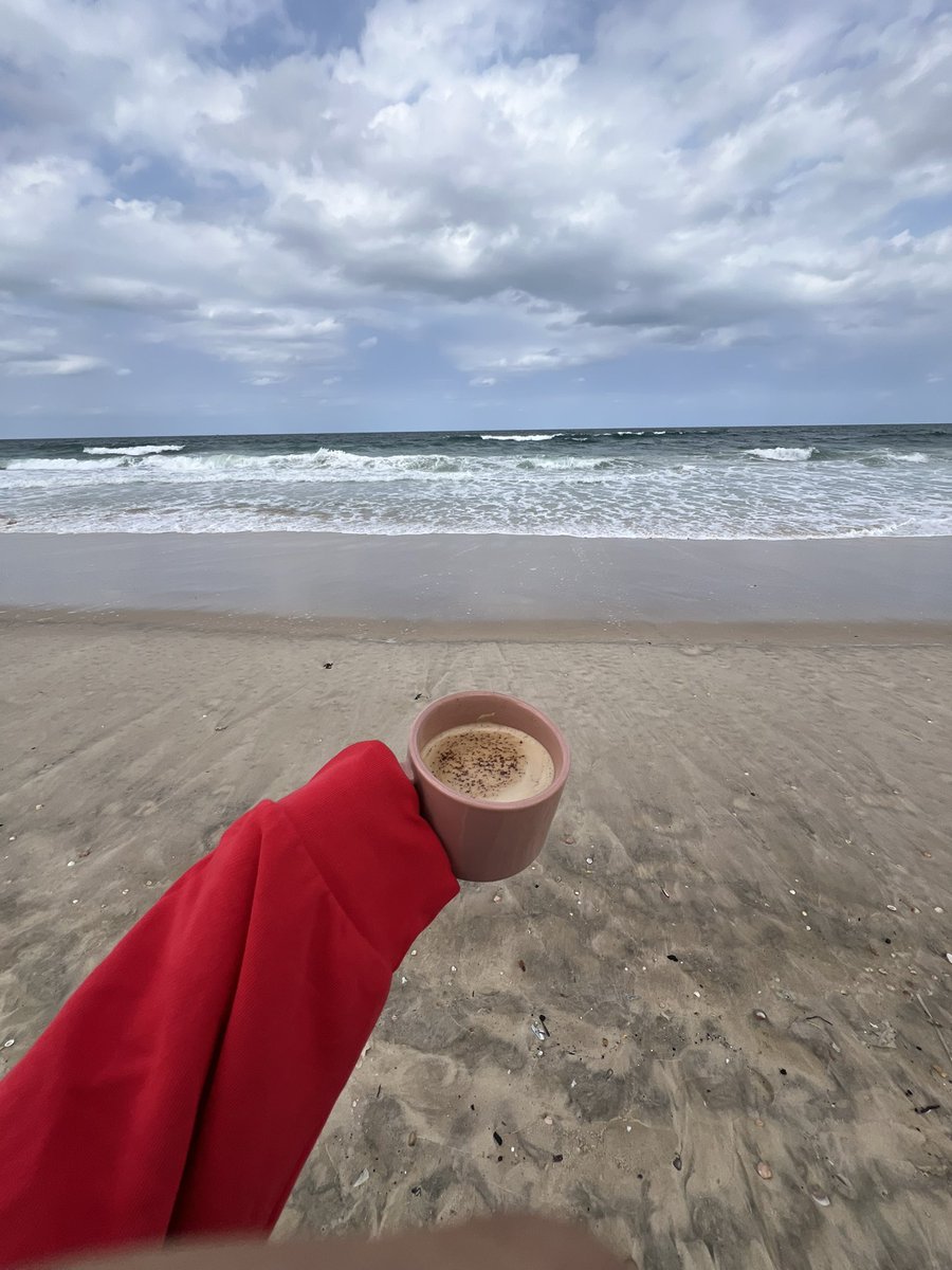 الحمد لله على التمام والمنة، الحمد لله الذي اختصّنا بهذا الابتلاء وكتب لنا فيه الصبر والثبات.

انتهت الحرب، وبدأت مرحلة جديدة من الشكر والبناء. 
ذهب التعب، وبقي الأجر إن شاء الله.

سنعود أقوى، أهدأ، وأقرب إلى الله.. فكل ما كُسر فينا سيُرمَّم، وكل ما فقدناه سيعوّضه الكريم أضعافًا.