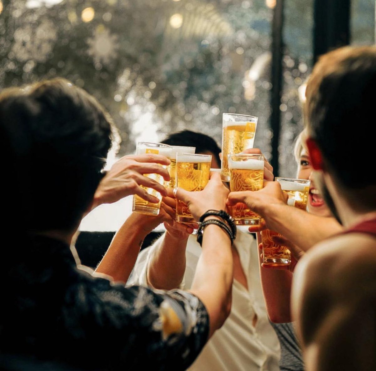 We are celebrating Thursday with a pint of Singha - cheers! 🍻

#thirstythursday #shepherdneame #singha