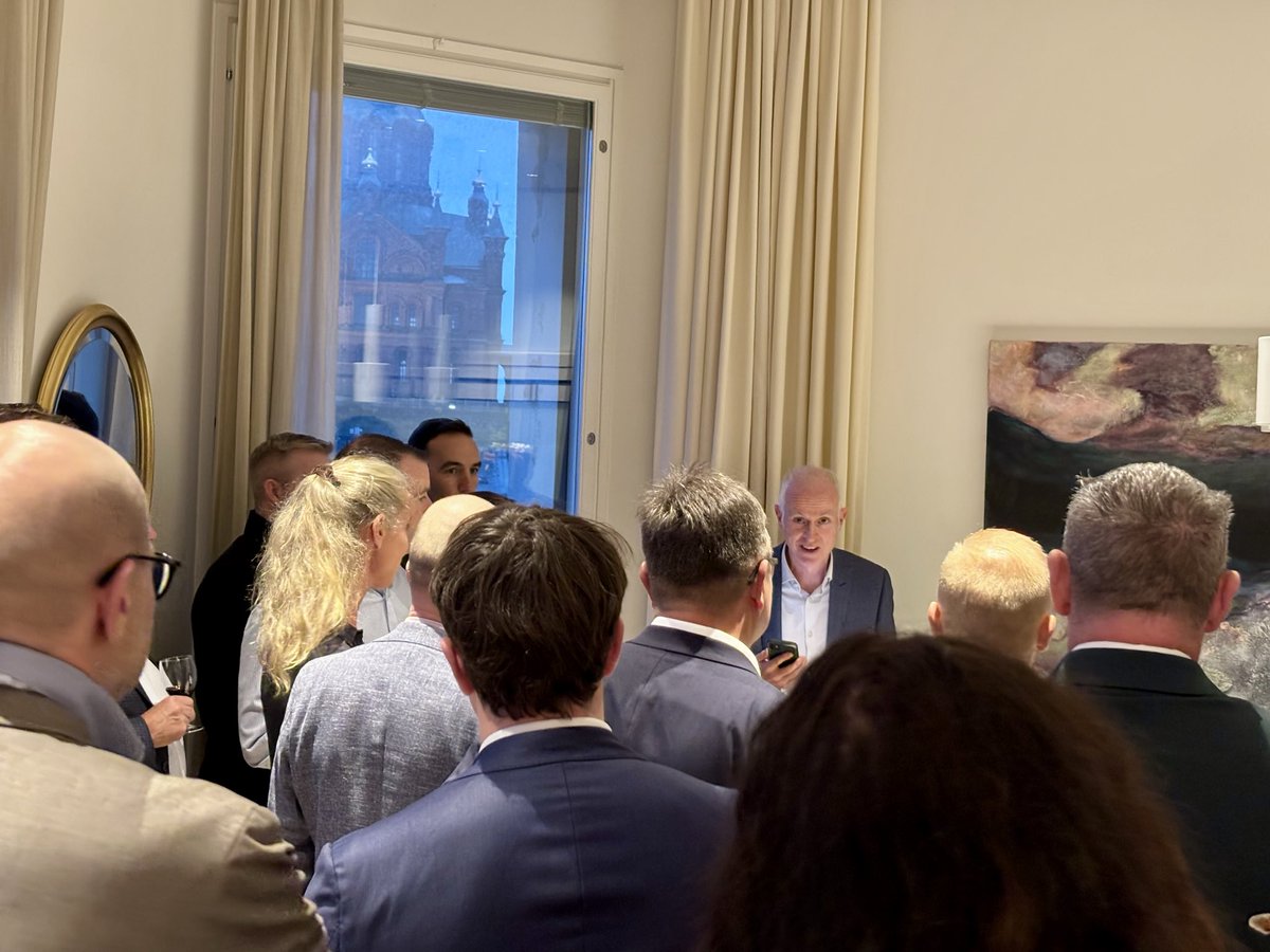 Fantastic few days at the #FutureDataSummit in Helsinki 🇫🇮 — great to see such a strong Irish contingent exploring Finland’s high tech construction scene. I was happy to provide an Irish perspective. The future’s looking bright… and busy! ☀️🏗️