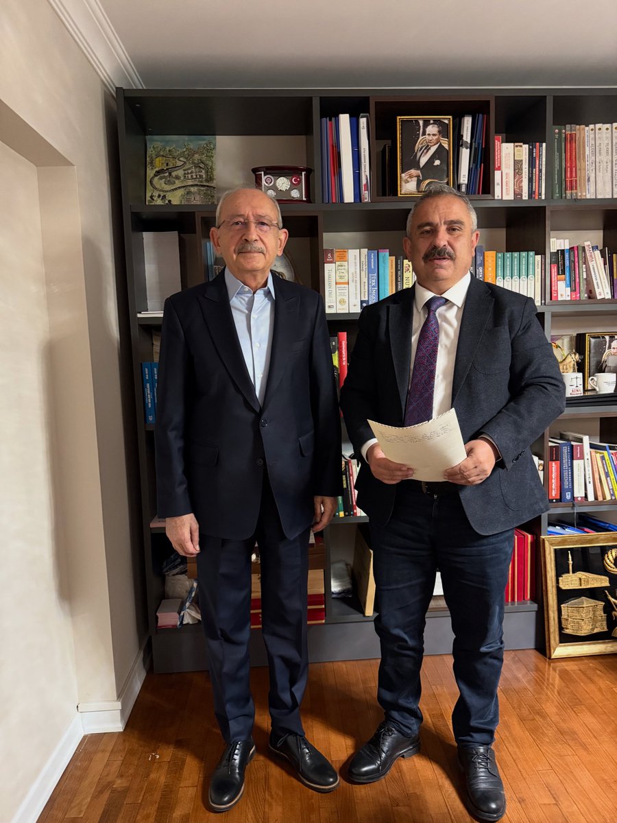 Sinan Burhan (@snnburhan) on Twitter photo CHP Önceki Genel Başkanı Kemal Kılıçdaroğlu’ndan MİLLET HABER AJANSI GENEL YAYIN YÖNETMENİ SİNAN BURHAN’a Gündeme Dair Önemli Açıklamalar “Kılıçdaroğlundan terörsüz Türkiye komisyonuna destek .”Tüm siyasi partiler görüş farklılıklarını bir köşede bırakarak birarada  olmalıdır” CHP Önceki Genel Başkanı Kemal Kılıçdaroğlu’ndan MİLLET HABER AJANSI GENEL YAYIN YÖNETMENİ SİNAN BURHAN’a Gündeme Dair Önemli Açıklamalar “Kılıçdaroğlundan terörsüz Türkiye komisyonuna destek .”Tüm siyasi partiler görüş farklılıklarını bir köşede bırakarak birarada  olmalıdır”