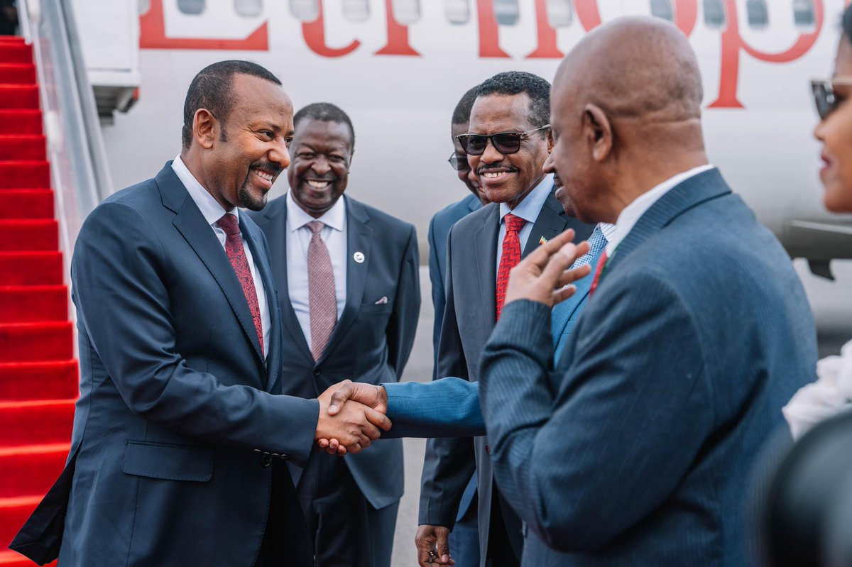 dessalegnmanaye's tweet image. H.E. Prime Minister @AbiyAhmedAli , together with his delegation, arrived in Nairobi, Kenya earlier this morning to participate in the 24th Summit of the #COMESA Authority of Heads of State and Government. 
© @PMEthiopia 
@GHessebon @BerhanuTsegaye @SMHaderaAbera  @MFAEthiopia